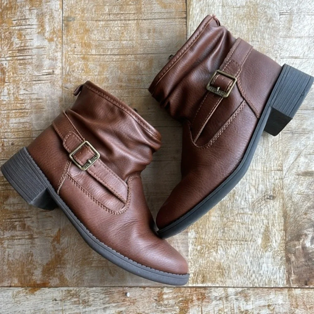 Oshkosh girls booties size 1M